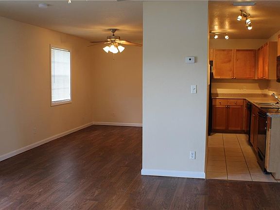 4th image of 151 Seahorse Dr SE Unit H