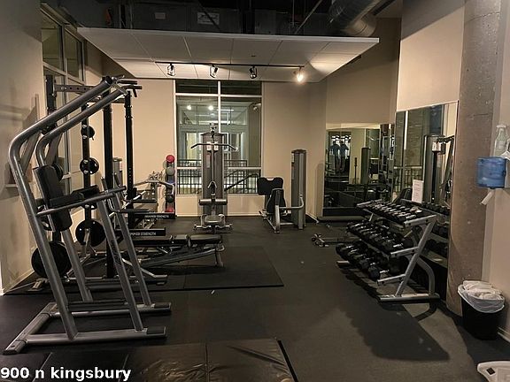 5th image of 900 N Kingsbury St #1228