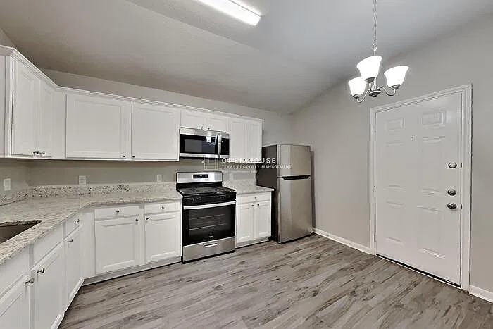 3 bed, 2.0 bath, 1201 sqft, $1,840 — Photo 4