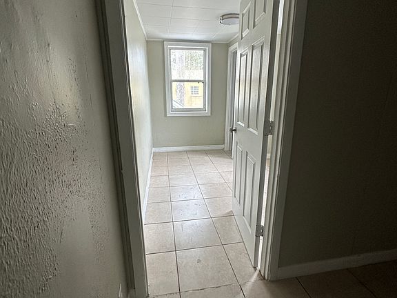 4th image of 102 4th St APT C