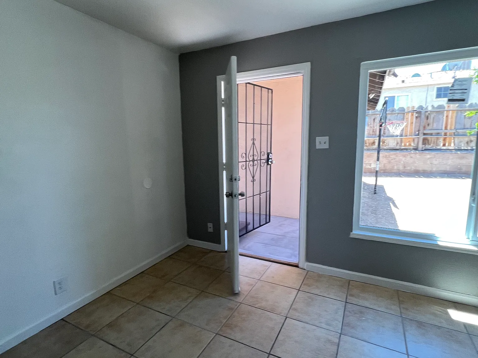 2 bed, 700 sqft, $1,350 — Photo 2