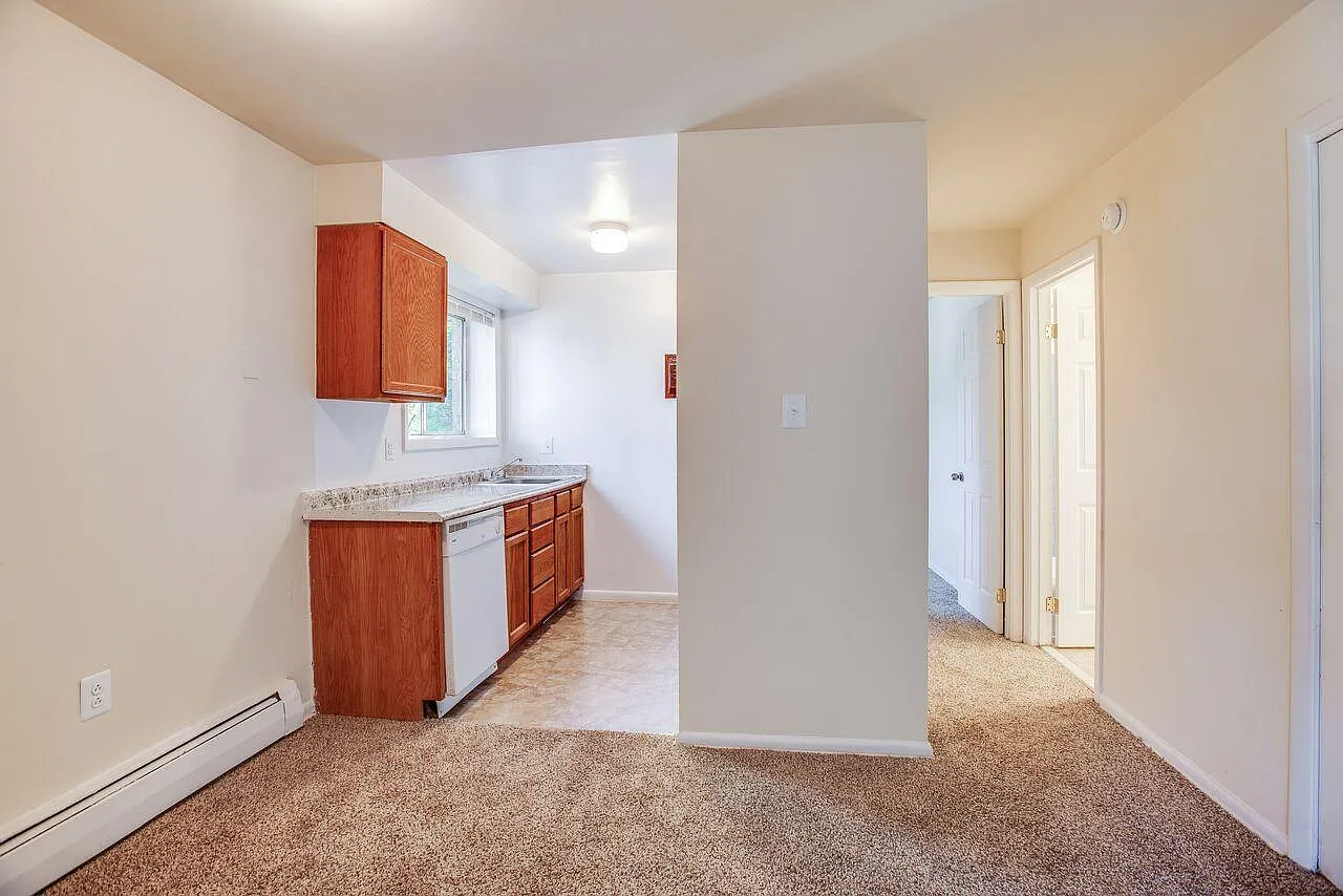 1 bed, 750 sqft, $1,200 — Photo 3