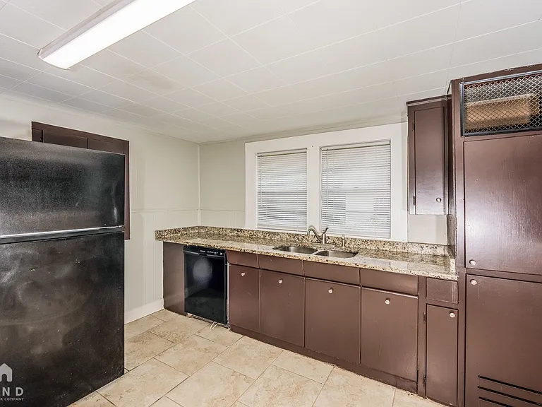 4313 Kendall Ave — Photo 9