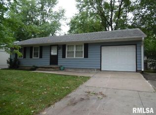1414 Honey Ln, Clinton, IA 52732