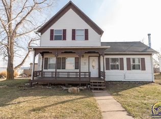 109 W 4th St, Onaga, KS 66521
