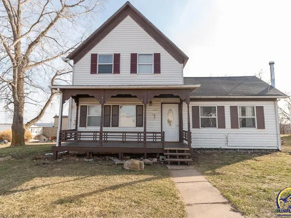 109 W 4th St, Onaga, KS 66521