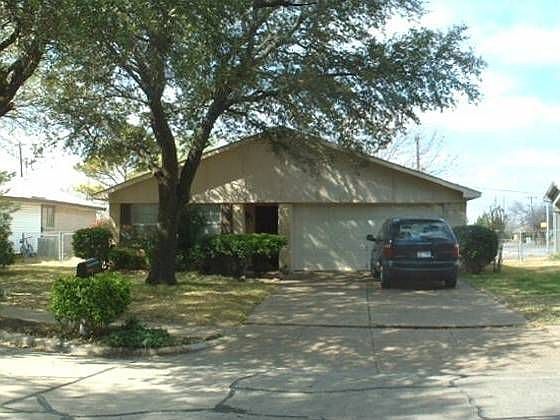 1st image of 406 N Holiday Dr