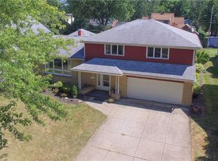 72 Royal Pkwy W, Williamsville, NY 14221