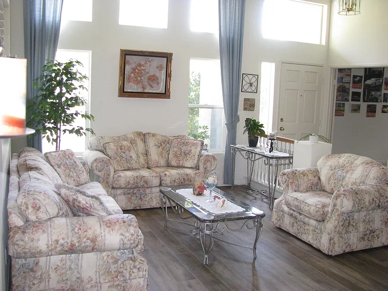 400 Peachtree Ct — Photo 12