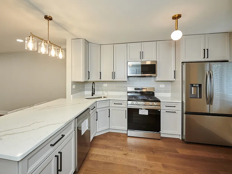 7074 N Ridge Blvd #1E — Photo 4