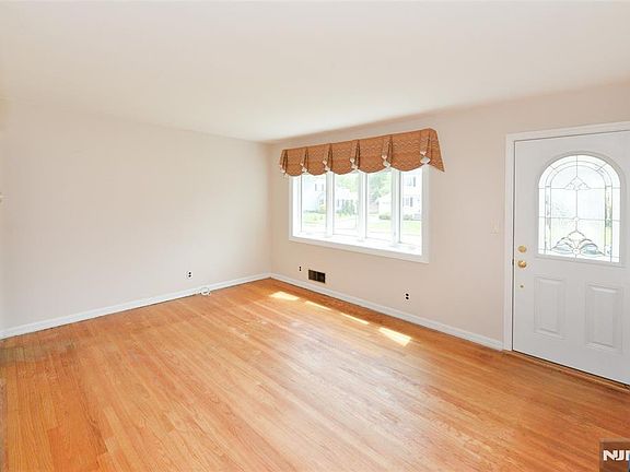 2nd image of 28-19 Warren Rd