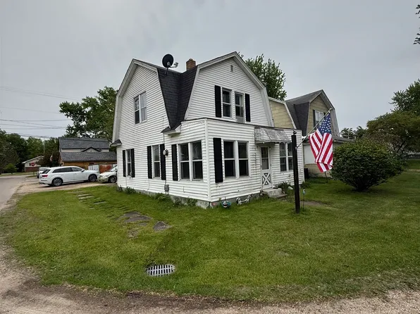 243 Maple St, Redgranite, WI 54970