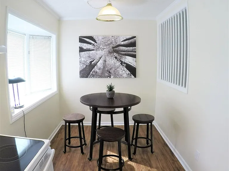 Eat-in kitchen
