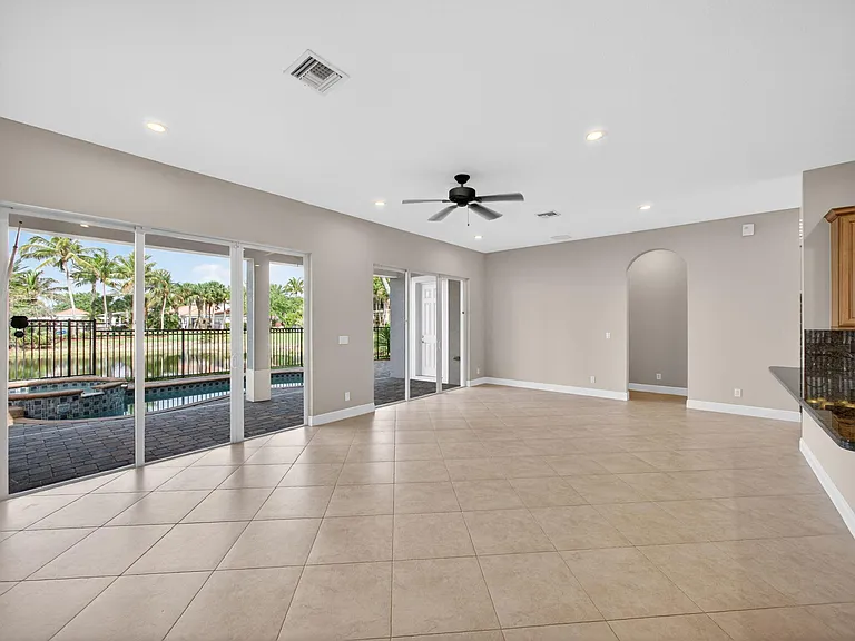 12054 Aviles Circle Palm — Photo 6