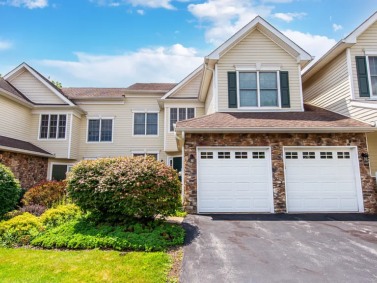 Briar Ct — Photo 1