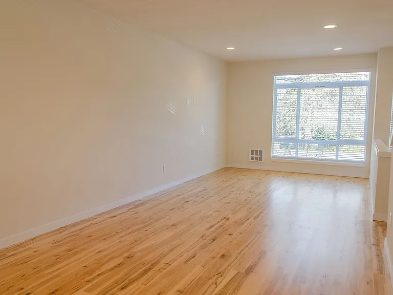 10363 Ashworth Ave N — Photo 5