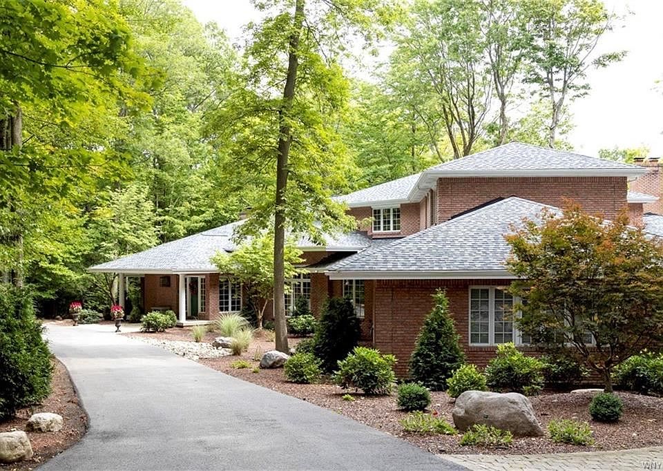 1st image of 33 Hillsboro Dr