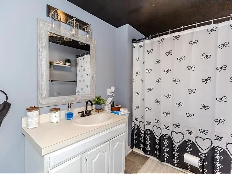 253 Waterman Ave — Photo 7