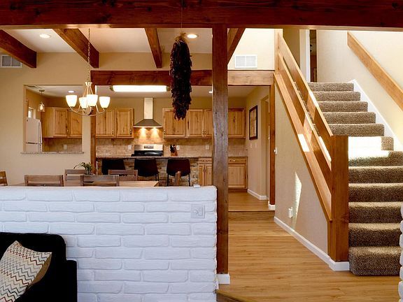 5th image of 84 Matterhorn Dr