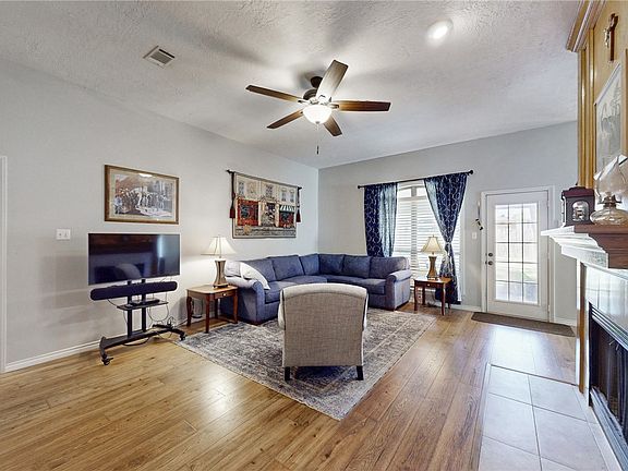 4th image of 2905 Mirrormere Cir