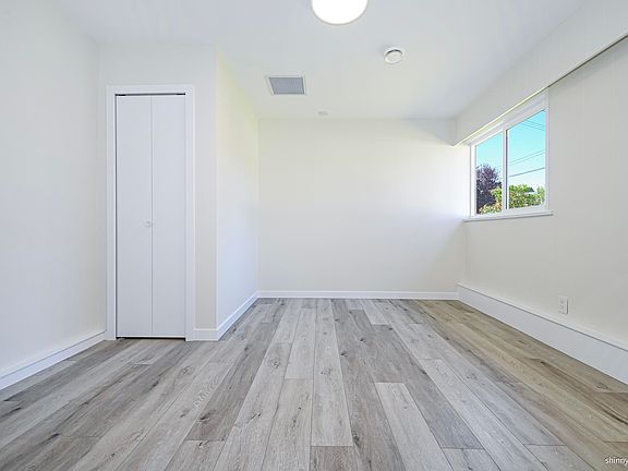 4th image of 5546 Maple Cres