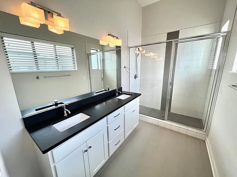 1035 Chester Ave #2 — Photo 21