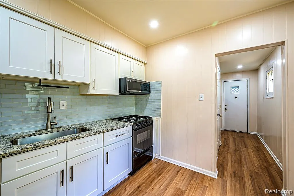 2 bed, 940 sqft, $1,785 — Photo 3