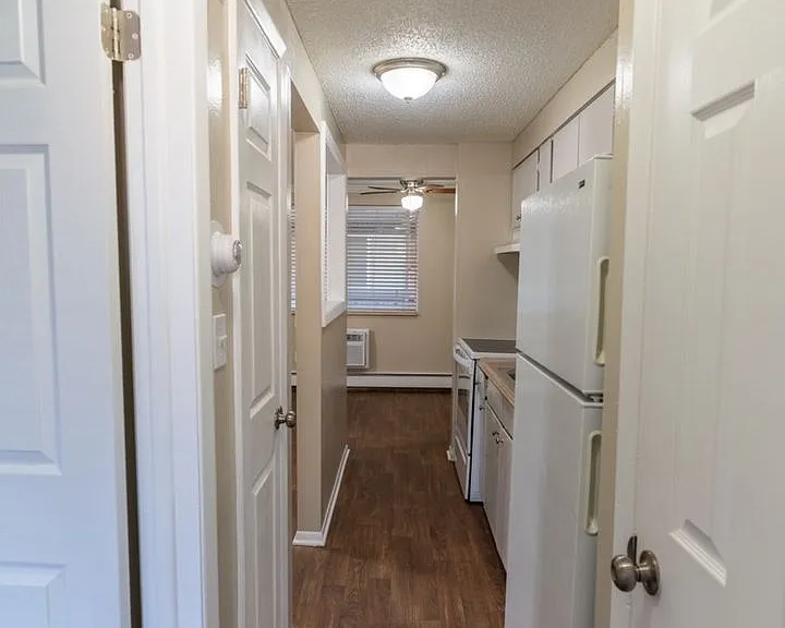 Lorinda Apartments — Photo 11