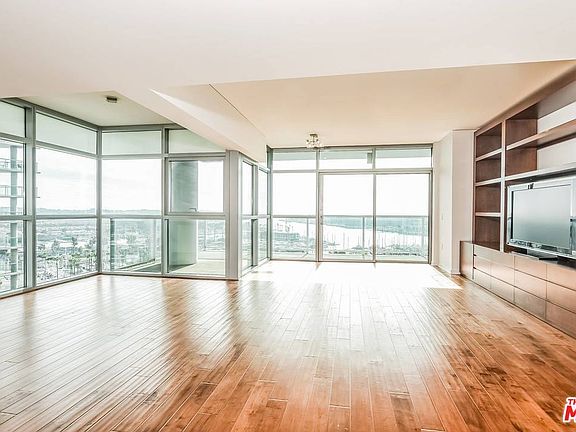 5th image of 13650 Marina Pointe Dr Unit 1401