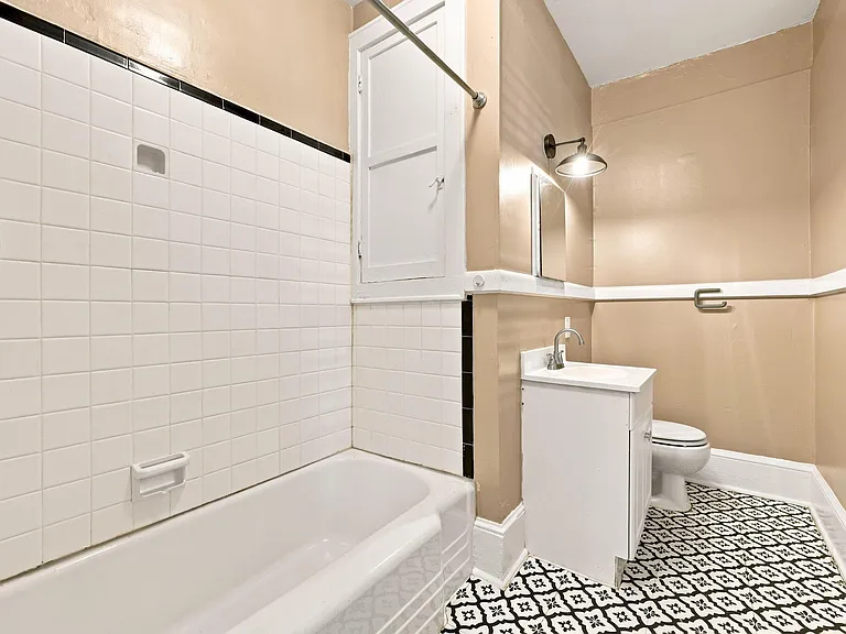 407 Coolidge St — Photo 13