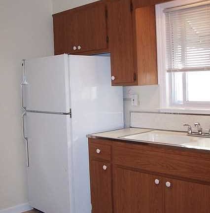 5th image of 385 McKinley St Unit 2