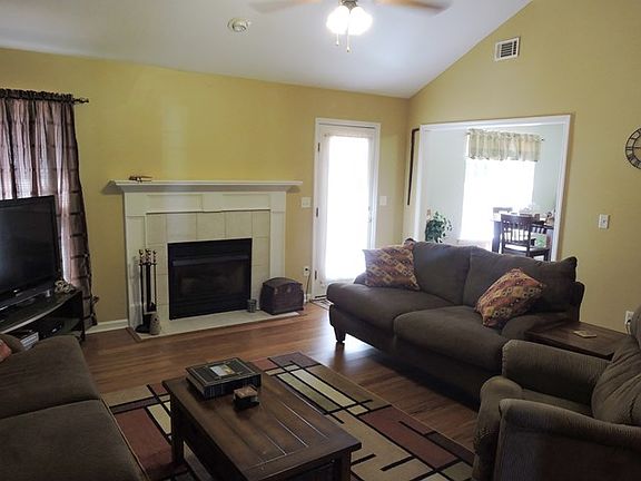 2nd image of 1386 Watsonia Dr