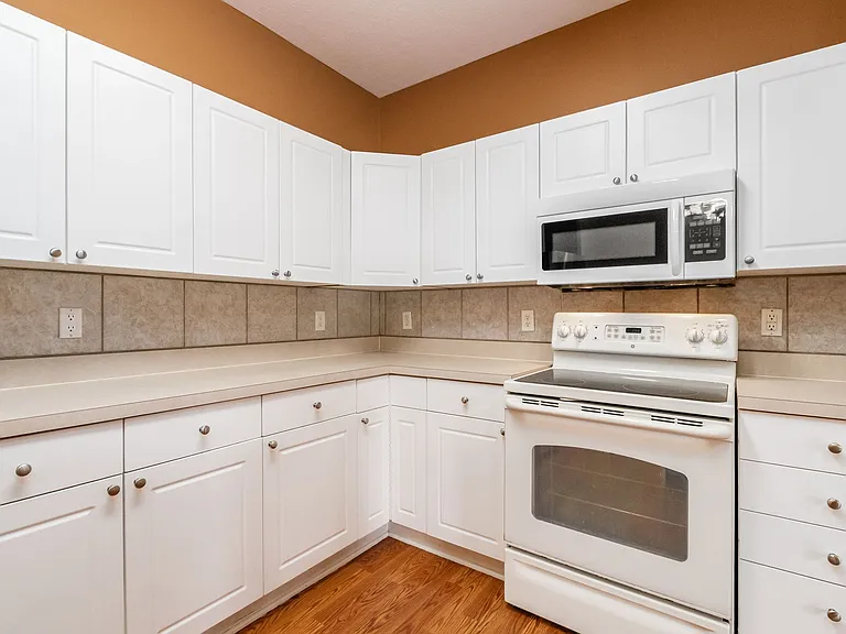 8057 Cranes Crossing Dr — Photo 10