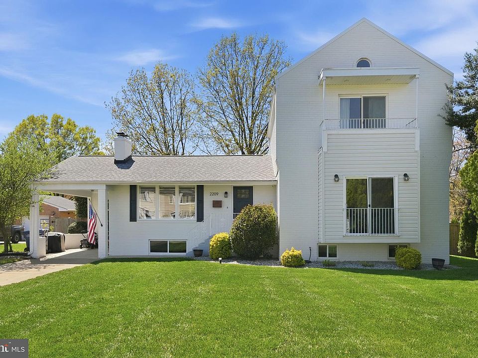 1st image of 2209 Rollins Dr