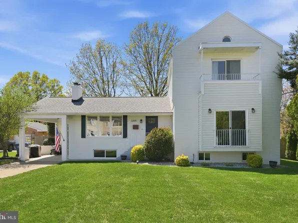 2209 Rollins Dr, Alexandria, VA 22307