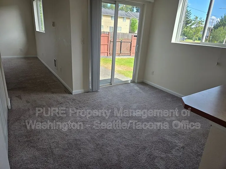 5027 NE 5th Pl — Photo 8