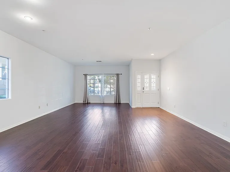 3911 Prospect Ave — Photo 4