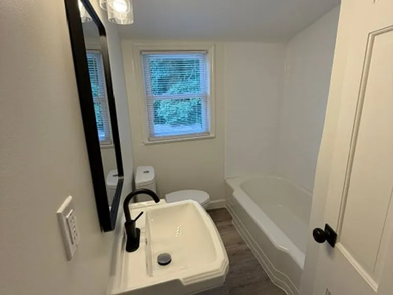 905 Riverside Dr — Photo 16