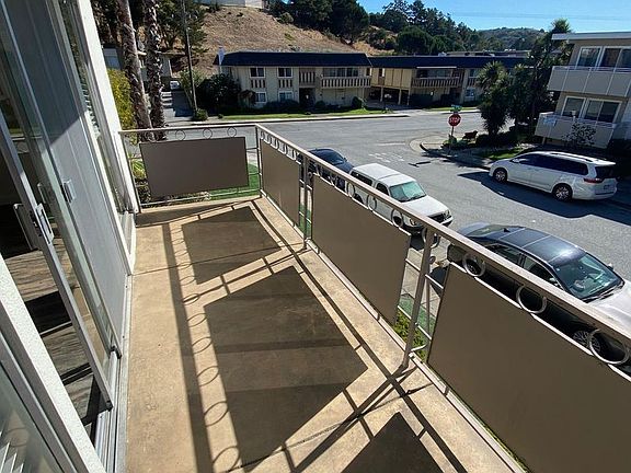4th image of 1300 Palos Verdes Dr APT 3