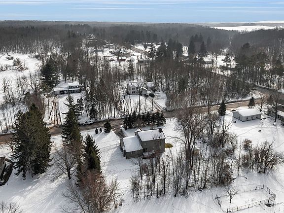 4th image of 1552 Emery Rd