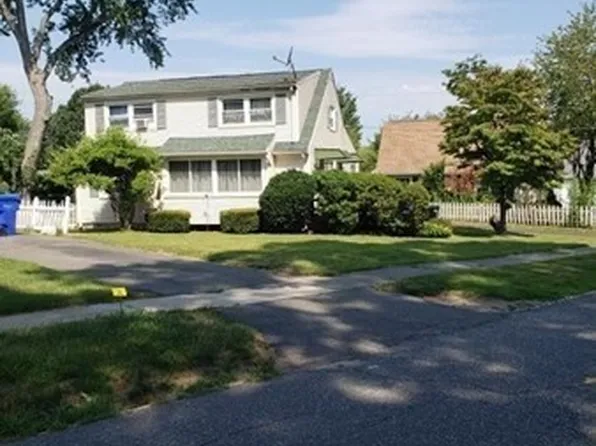 76 Canterbury Rd, Springfield, MA 01118