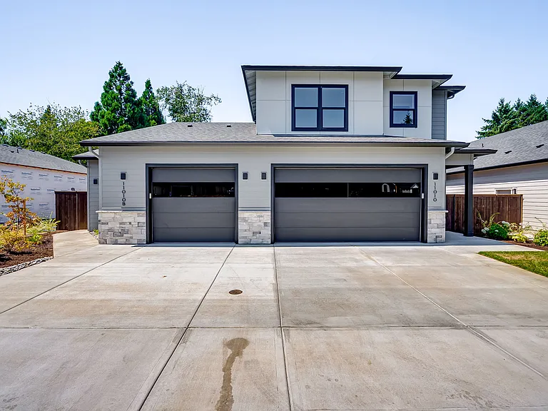 11010 NE 54th Ave — Photo 1