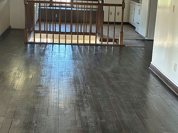 5th image of 1556 Kanawha Blvd E #3