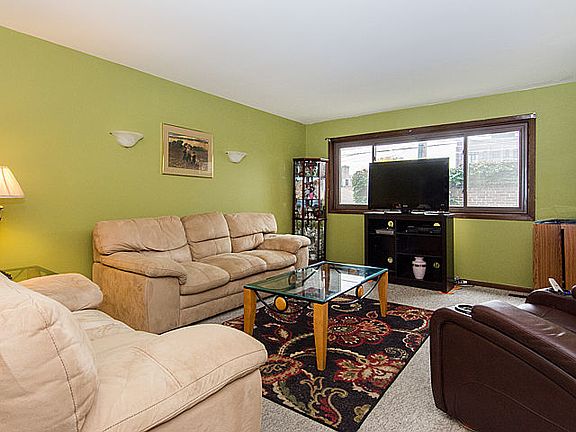 2nd image of 7439 N Artesian Ave #2E