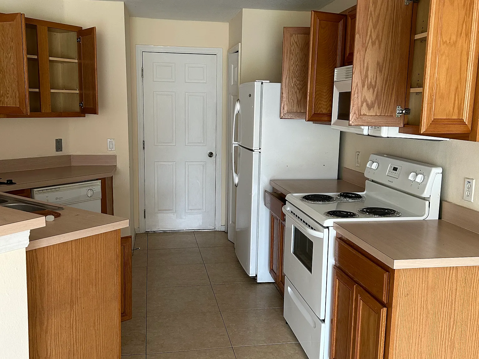 3 bed, 1200 sqft, $1,600 — Photo 2