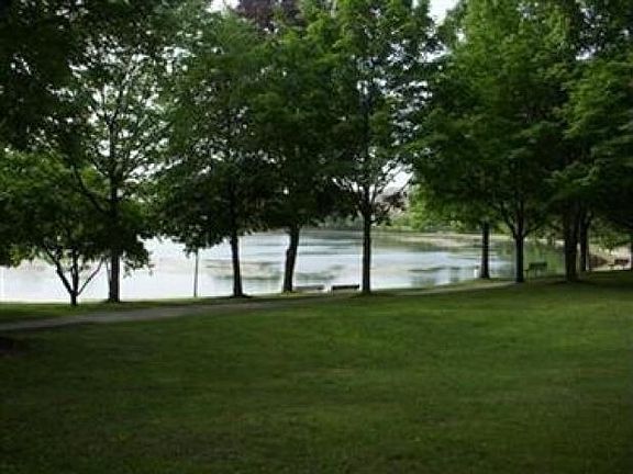 2nd image of 601 W Lake Ave
