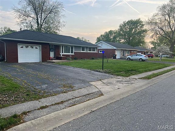 2nd image of 211 Redwood Dr