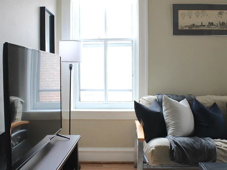 4424 Oakland Ave #2W — Photo 3