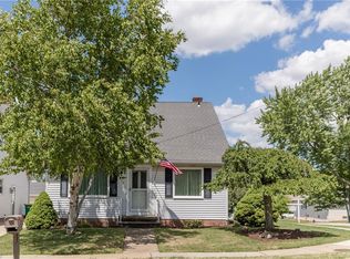 950 Orchardview Rd, Seven Hills, OH 44131