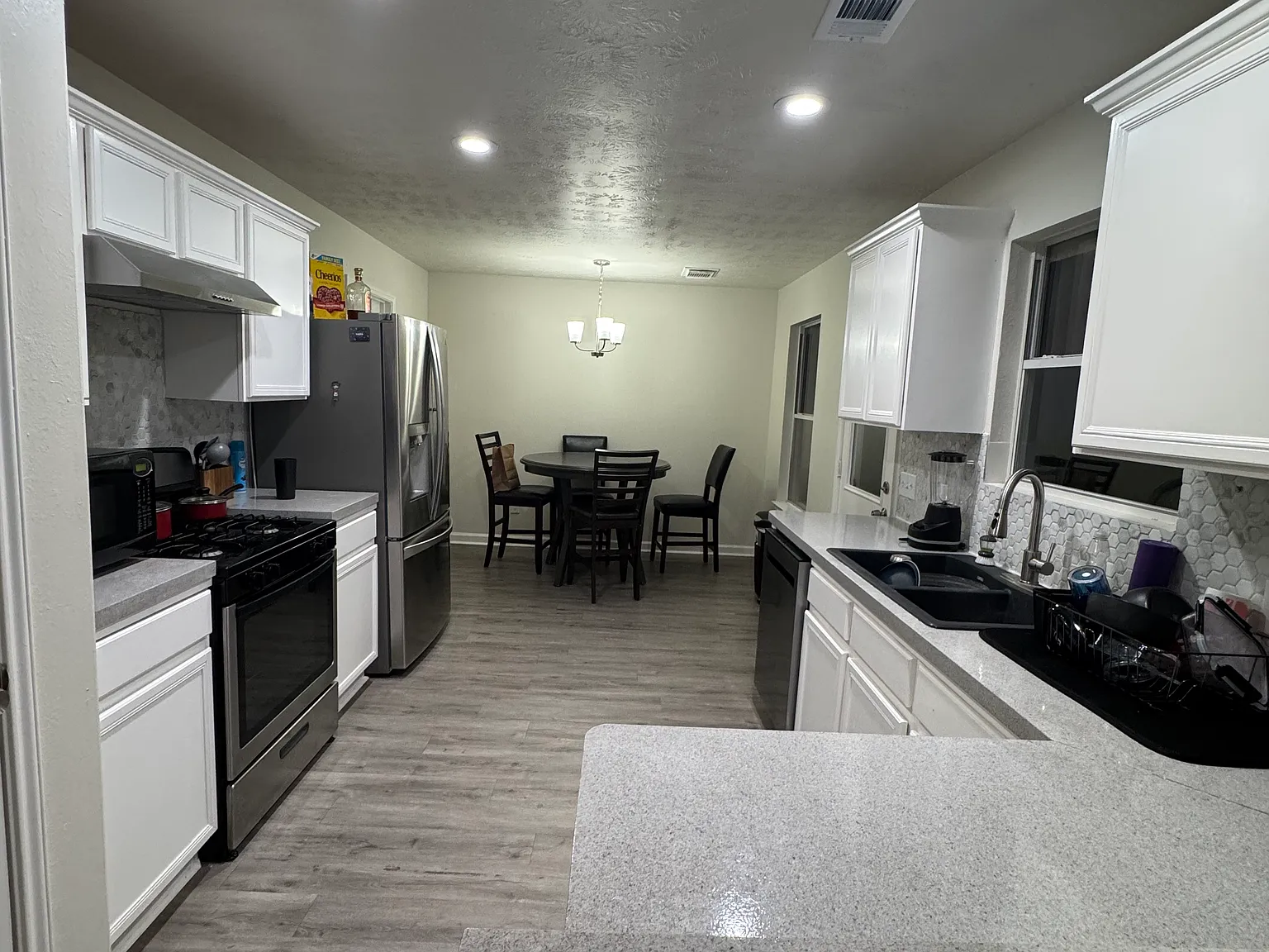 4 bed, 2.5 bath, 2124 sqft, $2,150 — Photo 3